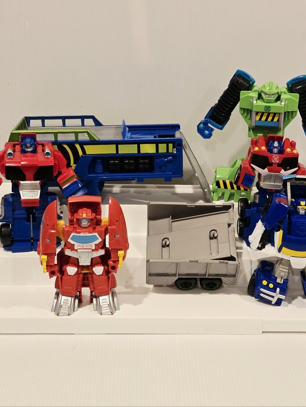Transformers Rescue Bots Optimus Prime Racing Trailer and Figure Set - Picture 2 of 15